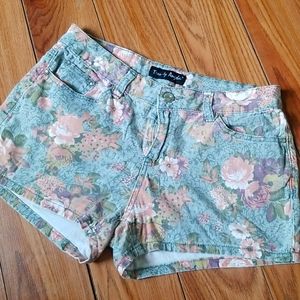 🖤4/$25 Trendy Angela Size 11 Floral Cotton Shorts